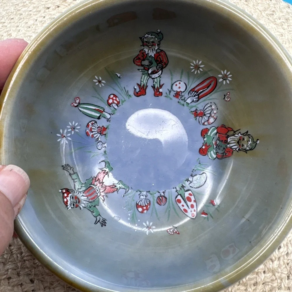 Wade Armagh Leprechaun Bowl‎ Trinket Dish Mushrooms Gnomes Irish Porcelain Vtg